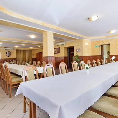 Stary Ratusz Πανσιόν Kostomloty