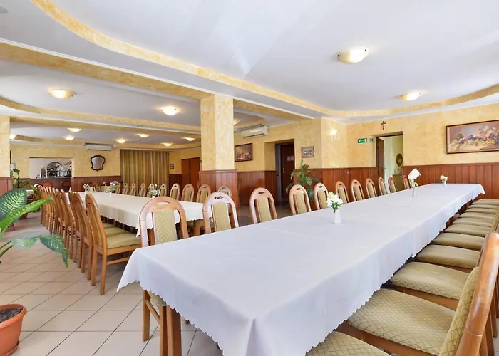 Stary Ratusz Πανσιόν Kostomloty